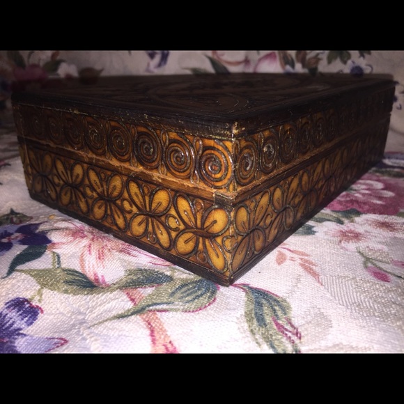 Vintage Burn Carved Jewelry Box / Price Firm - Picture 5 of 7